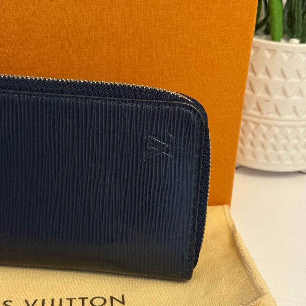 Louis Vuitton Navy Blue Epi Leather Zip Around Wallet - Picture 3 of 14